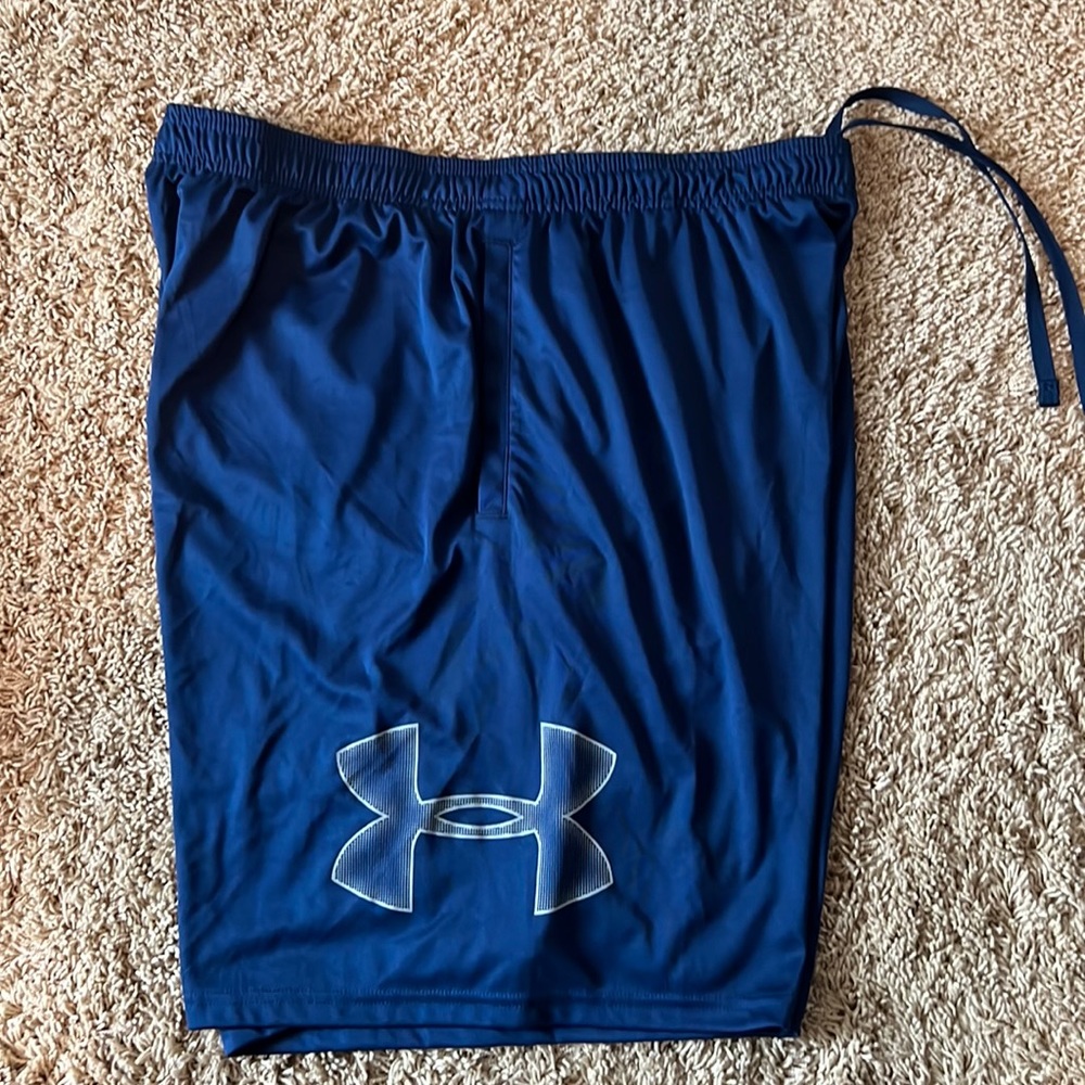 Men’s navy under Armour shorts size 2XL